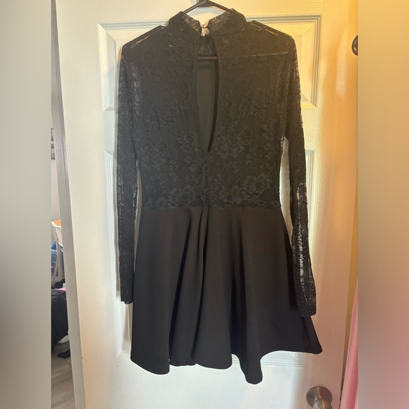 Black long sleeve dress with lace sleeves. - Picture 2 of 6